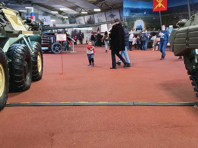 Защита кабеля гибкая на выставке военной техники Защита кабеля гибкая на выставке военной техники