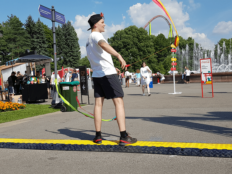 Кабель-канал трехканальный для обеспечения электробезопасности в общественных местах Кабель-канал трехканальный для обеспечения электробезопасности в общественных местах