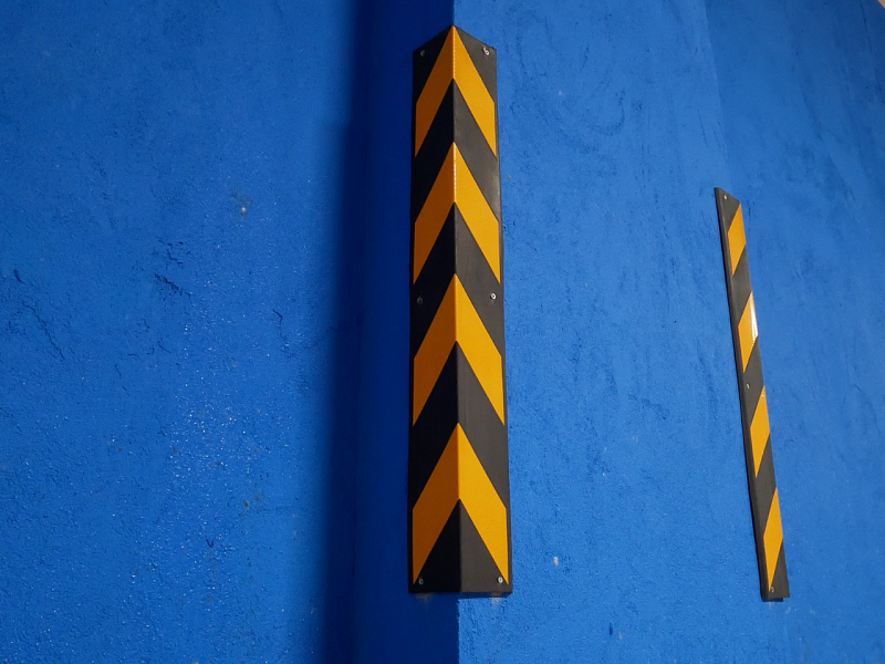 Демпферы угловые для обеспечения безопасности на территории подземной парковки Демпферы угловые для обеспечения безопасности на территории подземной парковки