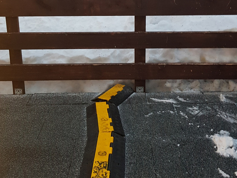 Обеспечение электробезопасности в местах массовых мероприятий при помощи двухканального кабель-канала Обеспечение электробезопасности в местах массовых мероприятий при помощи двухканального кабель-канала