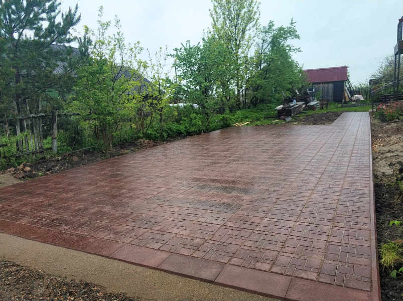 Тротуар из коричневой полимерпесчаной плитки Тротуар из коричневой полимерпесчаной плитки