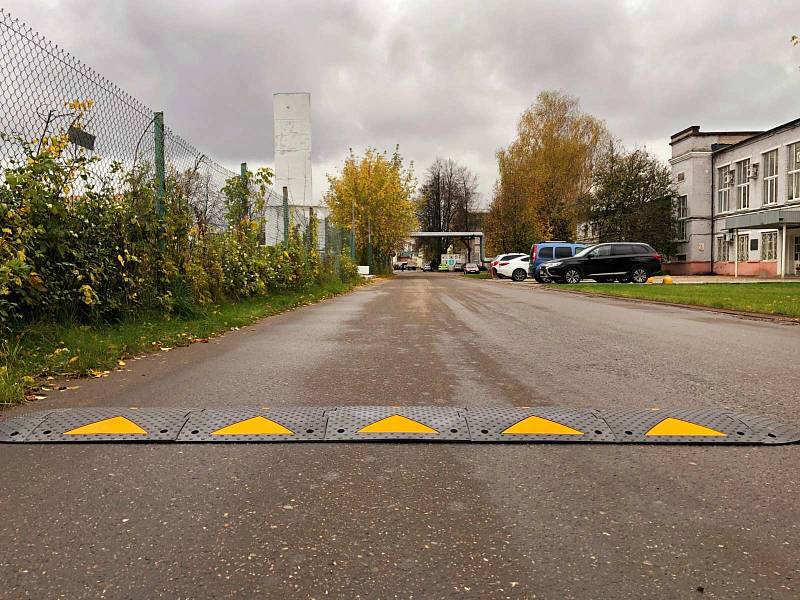 ИДН-500 Лежачий полицейский на территории завода ИДН-500 Лежачий полицейский на территории завода