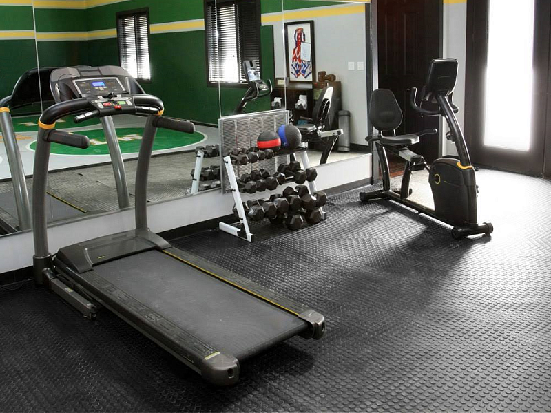 Резиновое покрытие "Монетка" в тренажерном зале Резиновое покрытие "Монетка" в тренажерном зале