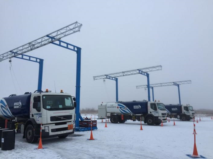 Обозначение мест стоянки бензовозов с помощью дорожных конусов 750 мм Обозначение мест стоянки бензовозов с помощью дорожных конусов 750 мм