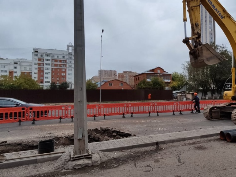 Пластиковое дорожное ограждение Баррикада для обозначения участка дорожных работ Пластиковое дорожное ограждение Баррикада для обозначения участка дорожных работ