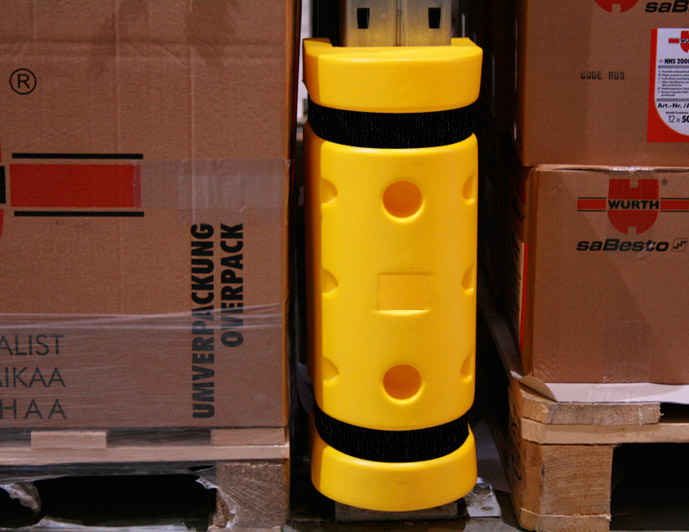 Складские стеллажи, оснащенные полимерными отбойниками Складские стеллажи, оснащенные полимерными отбойниками