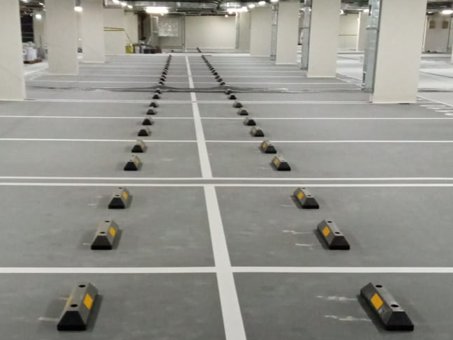 Отбойники для колес из резины для обозначения мест в крытом паркинге Отбойники для колес из резины для обозначения мест в крытом паркинге