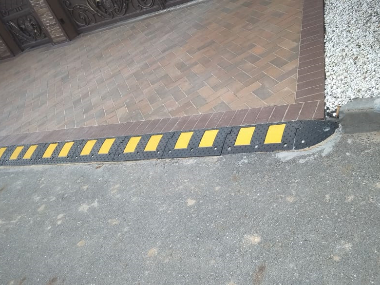 Съезд с бордюра для выравнивания перепадов высот Съезд с бордюра для выравнивания перепадов высот