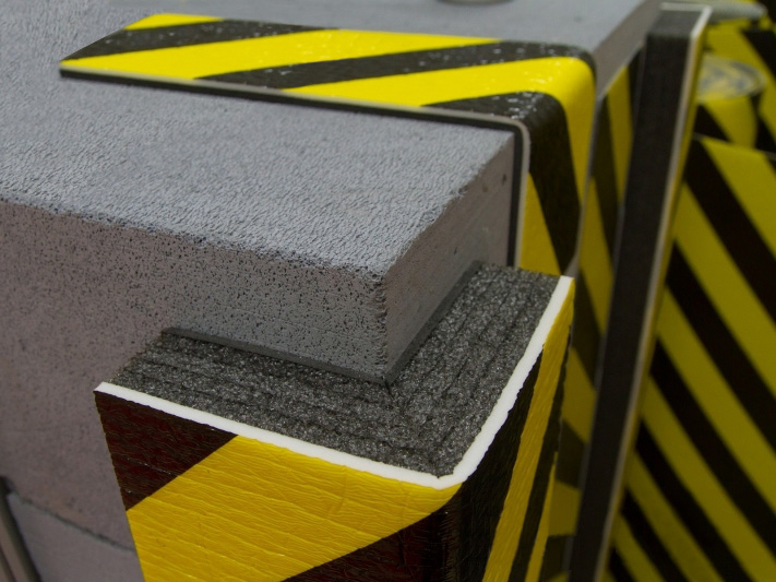 Профиль угловой из вспененного полиэтилена Профиль угловой из вспененного полиэтилена