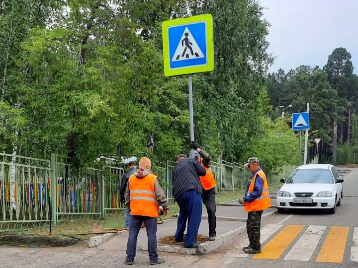 Монтаж стойки дорожного знака Монтаж стойки дорожного знака