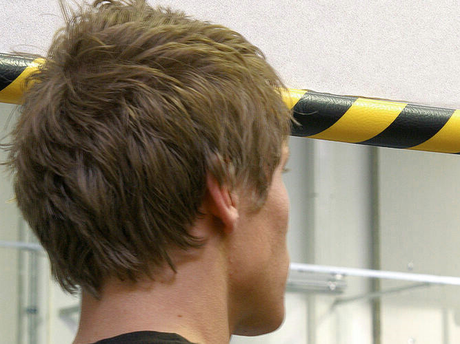 Профиль защитный предупредительный, для защиты персонала от травм Профиль защитный предупредительный, для защиты персонала от травм